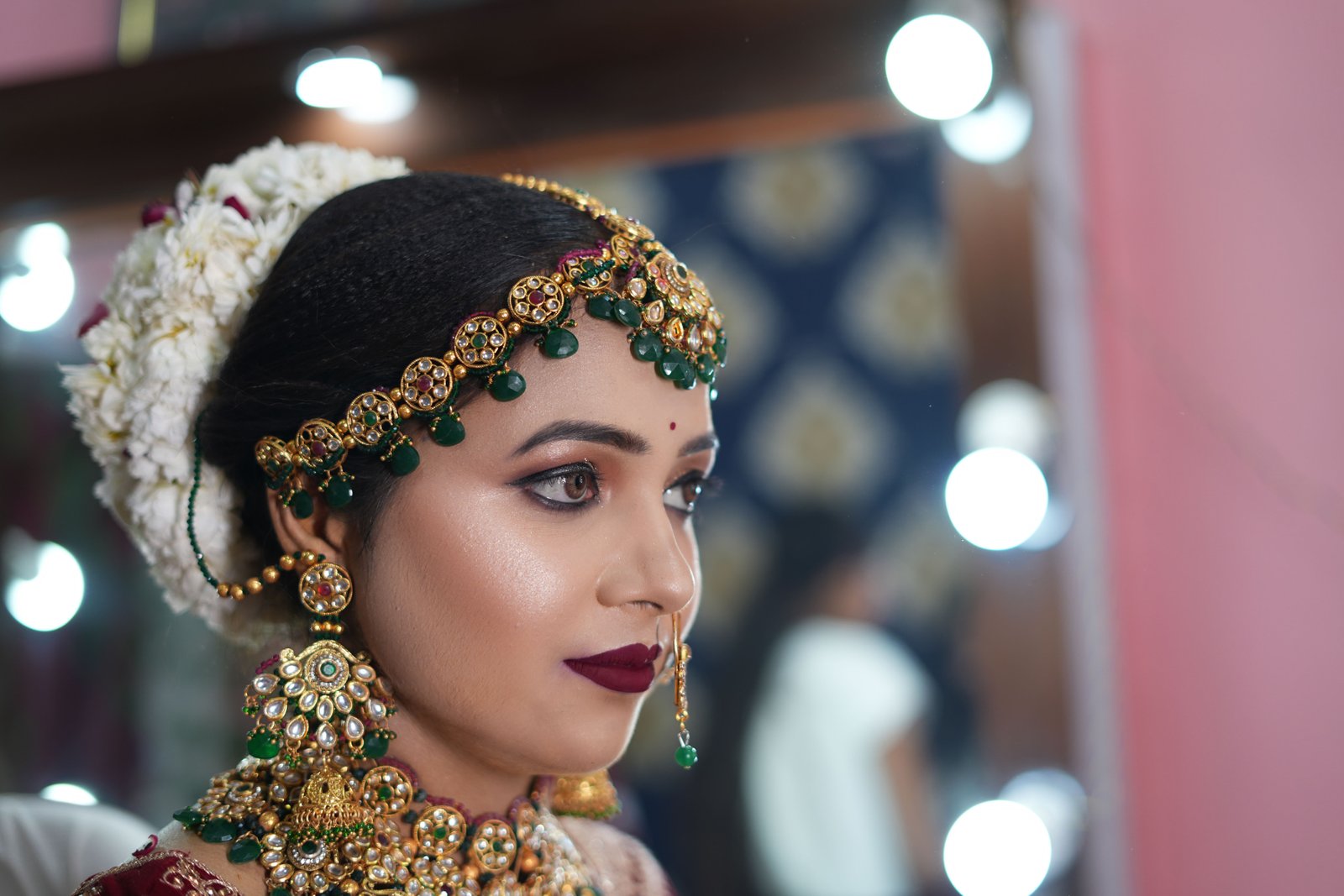 A bride's finished eye makeup created using a Natasha Denona nude eyeshadow palette.