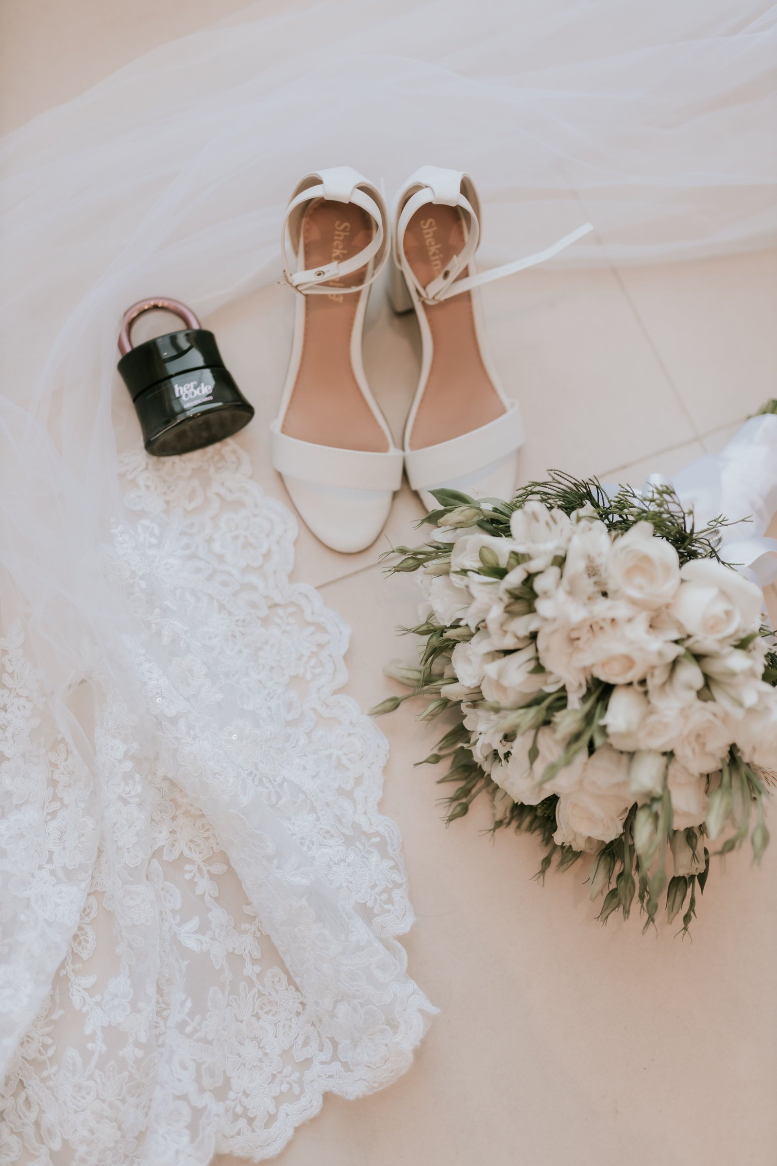A flat lay of wedding morning beauty essentials supports a complete wedding day beauty checklist.