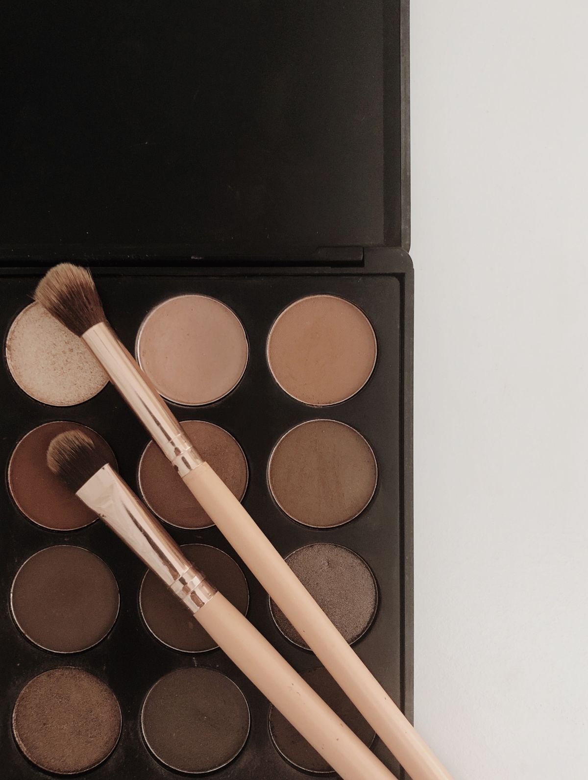 A bride wearing a finished neutral eyeshadow look for her wedding day.