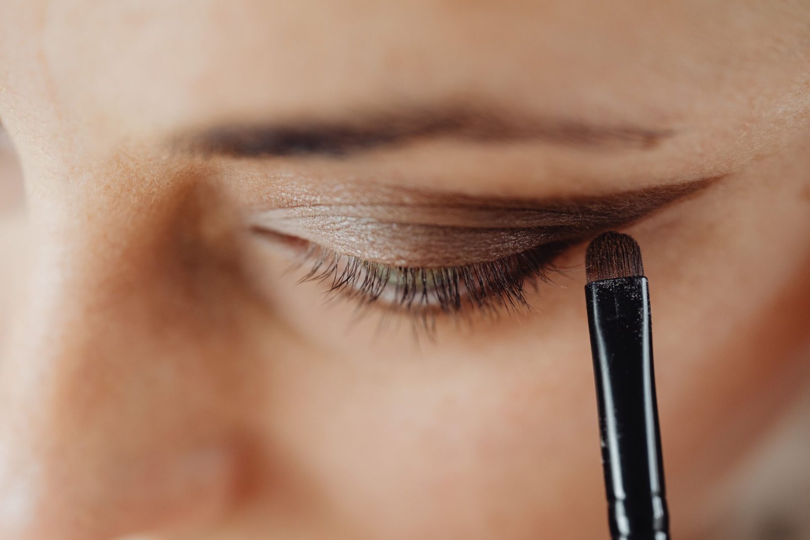 Eye Cream For Eczema-Prone Eyelids: A Makeup Artist’s Take