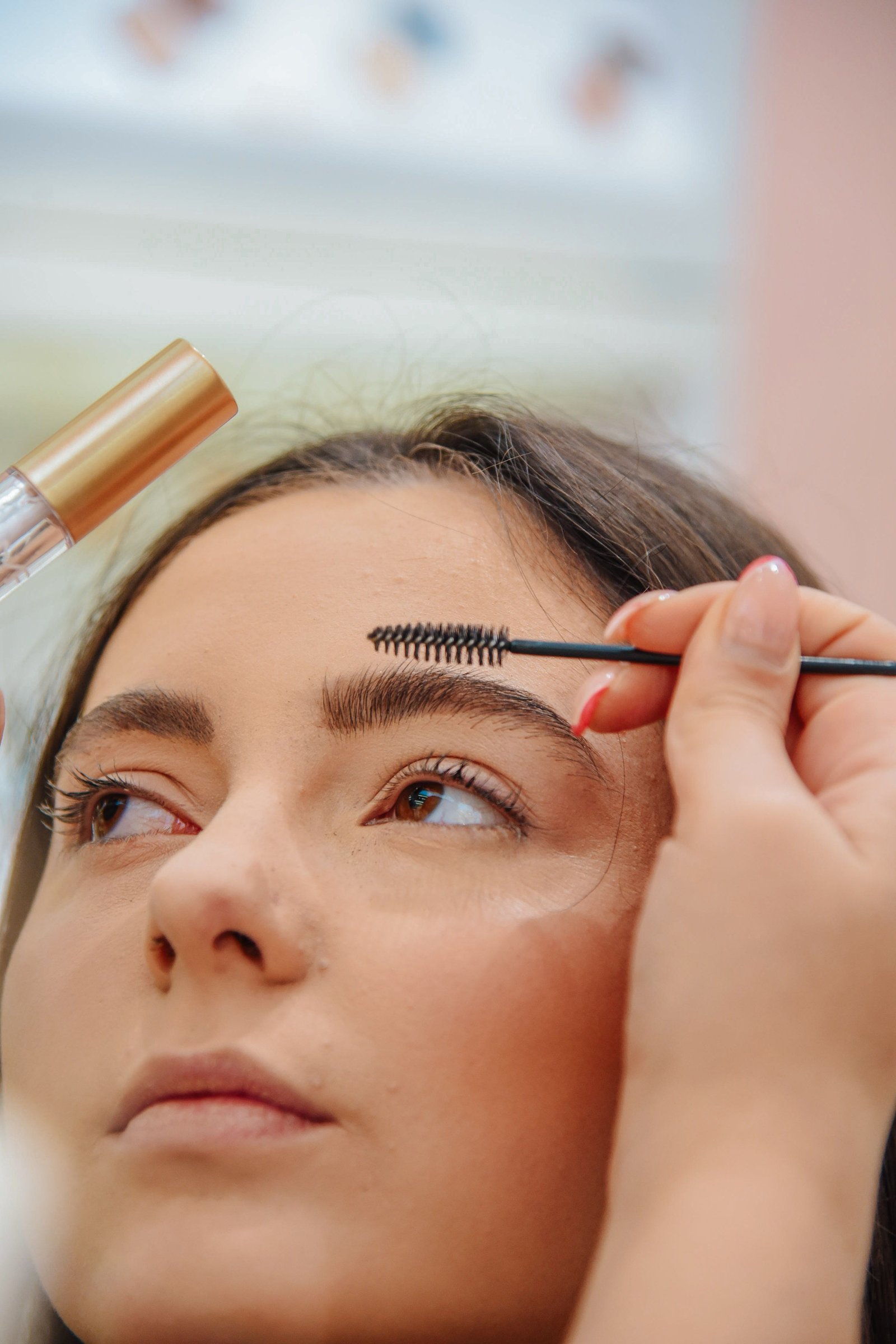 Eyebrow wigs applied for a natural-looking brow shape