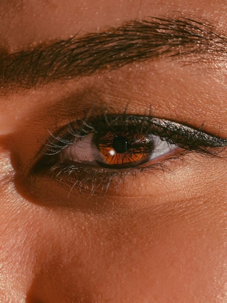 Close up of an eye with defined liner, the look Kiss magnetic lashes create