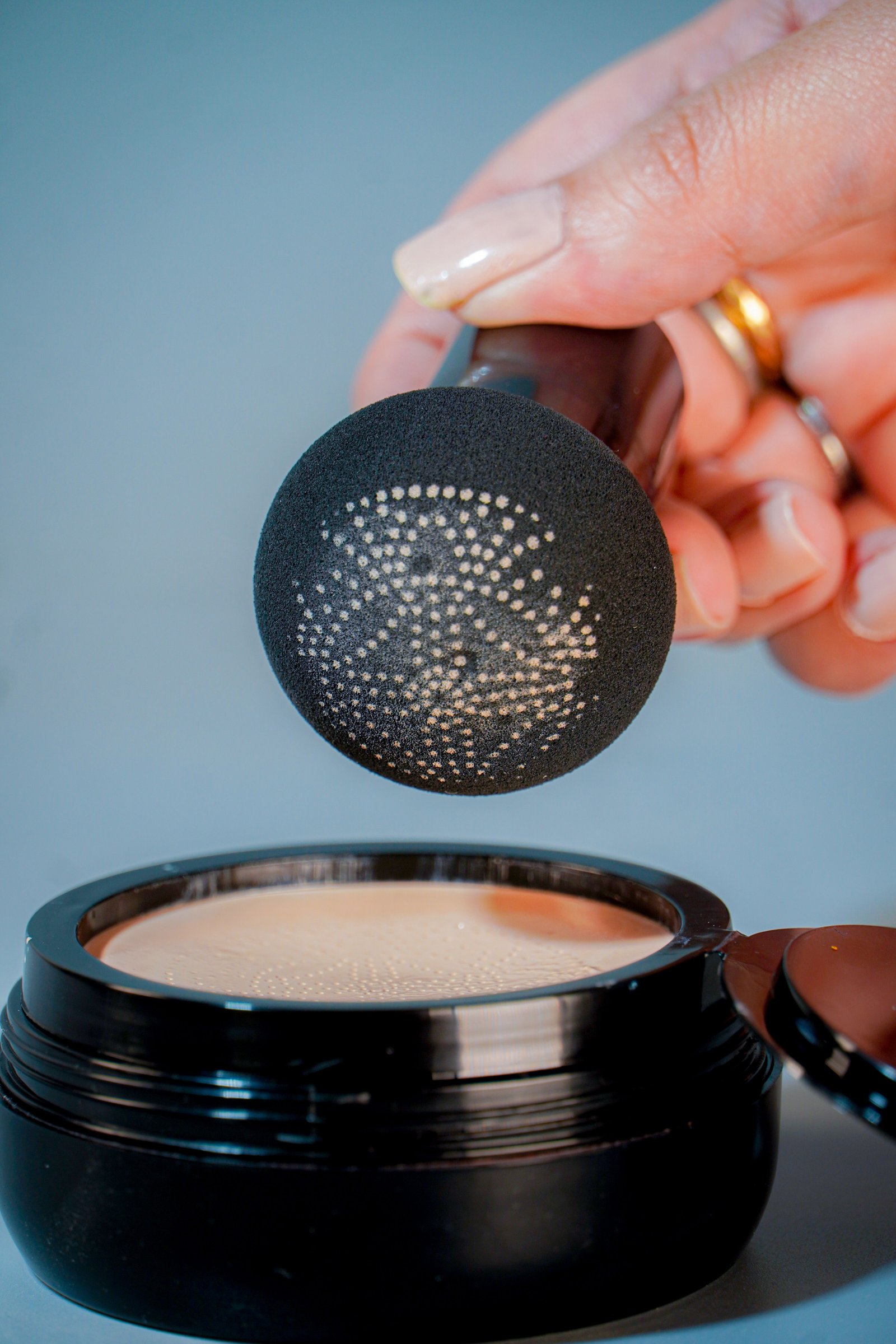 Bobbi Brown Skin Weightless Powder Foundation applied with a buildable technique