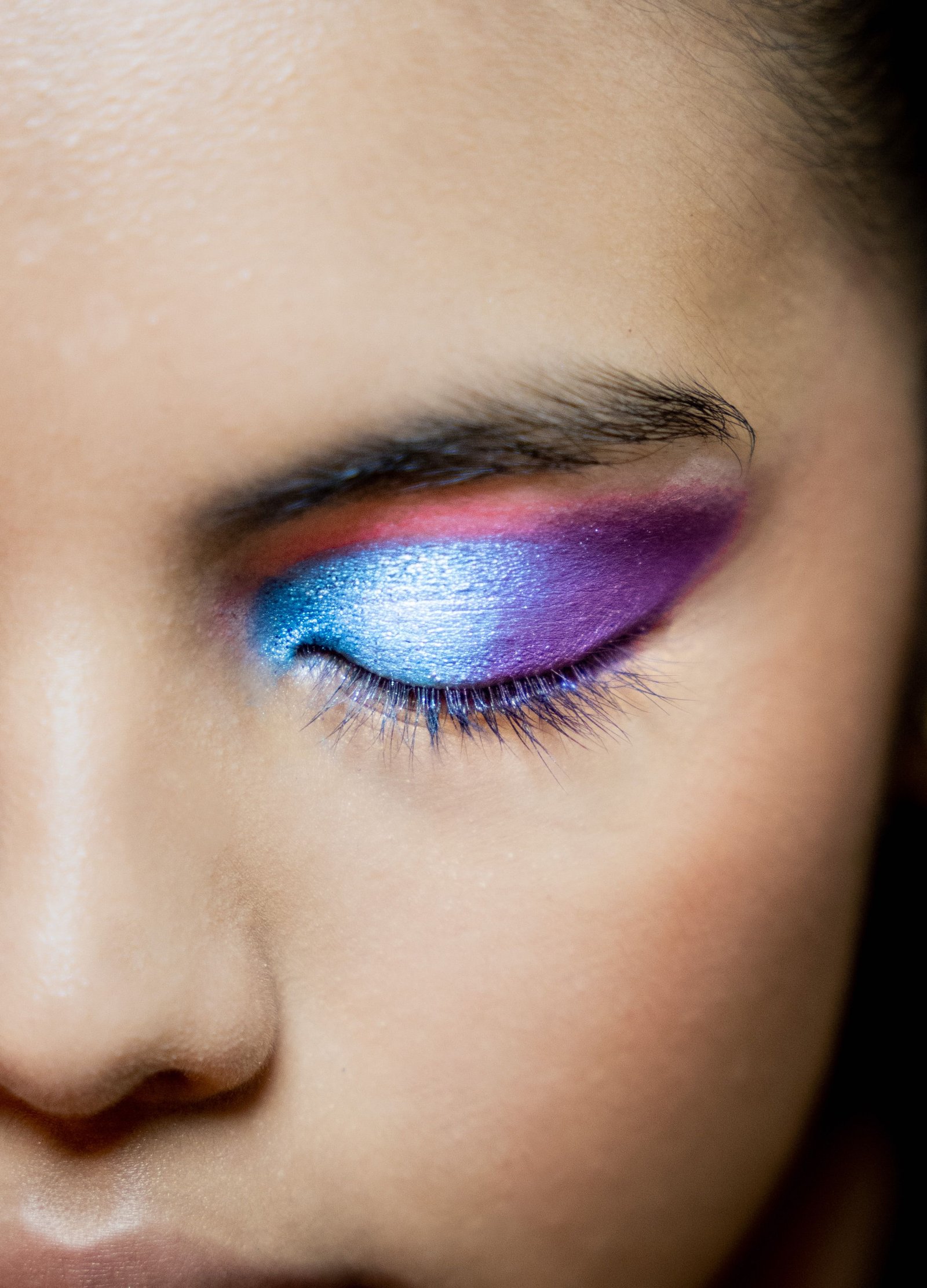 Complementary eyeshadow color pairing applied to enhance eye color