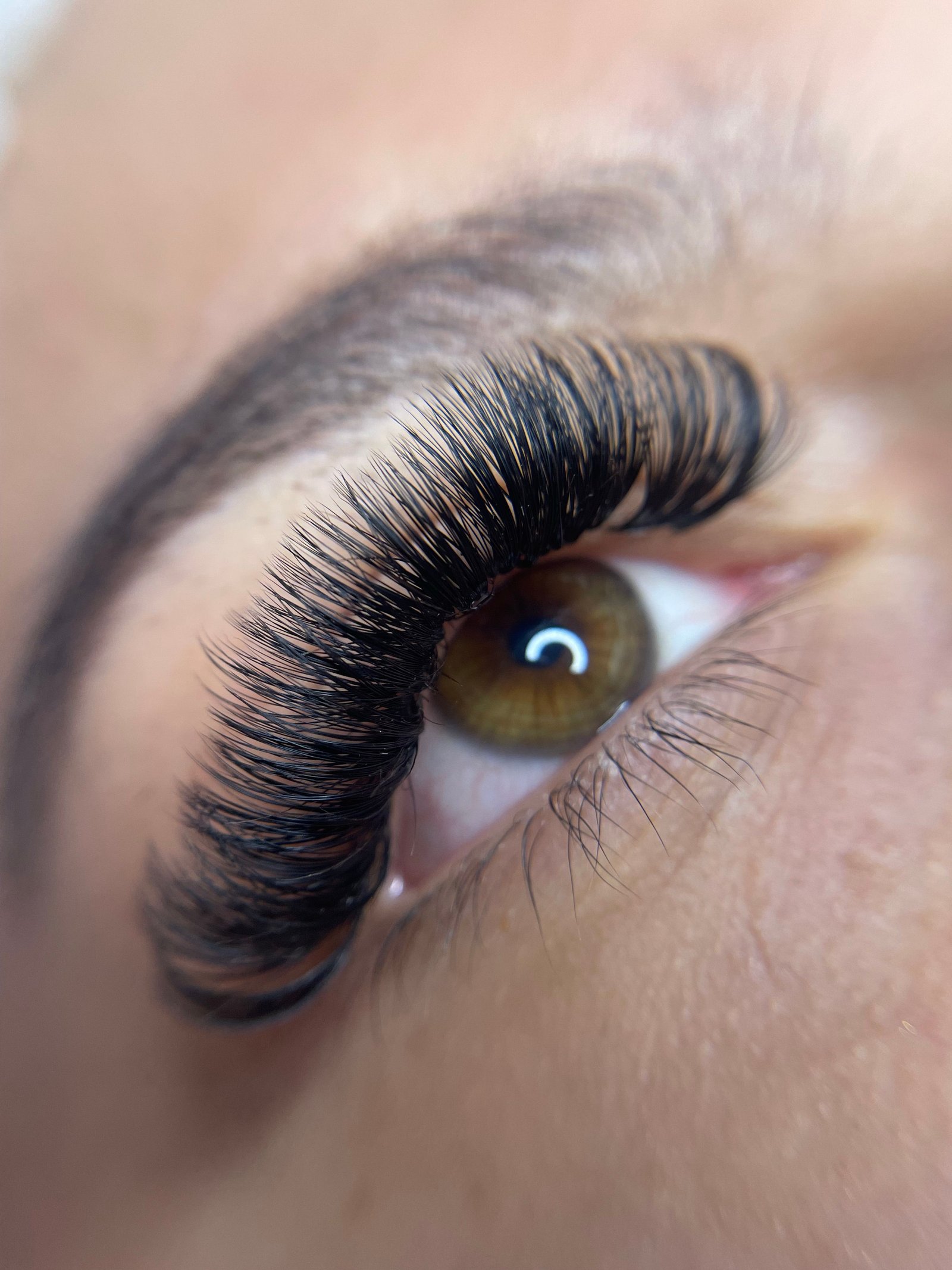 Kiss wispy lashes applied along the natural lash line