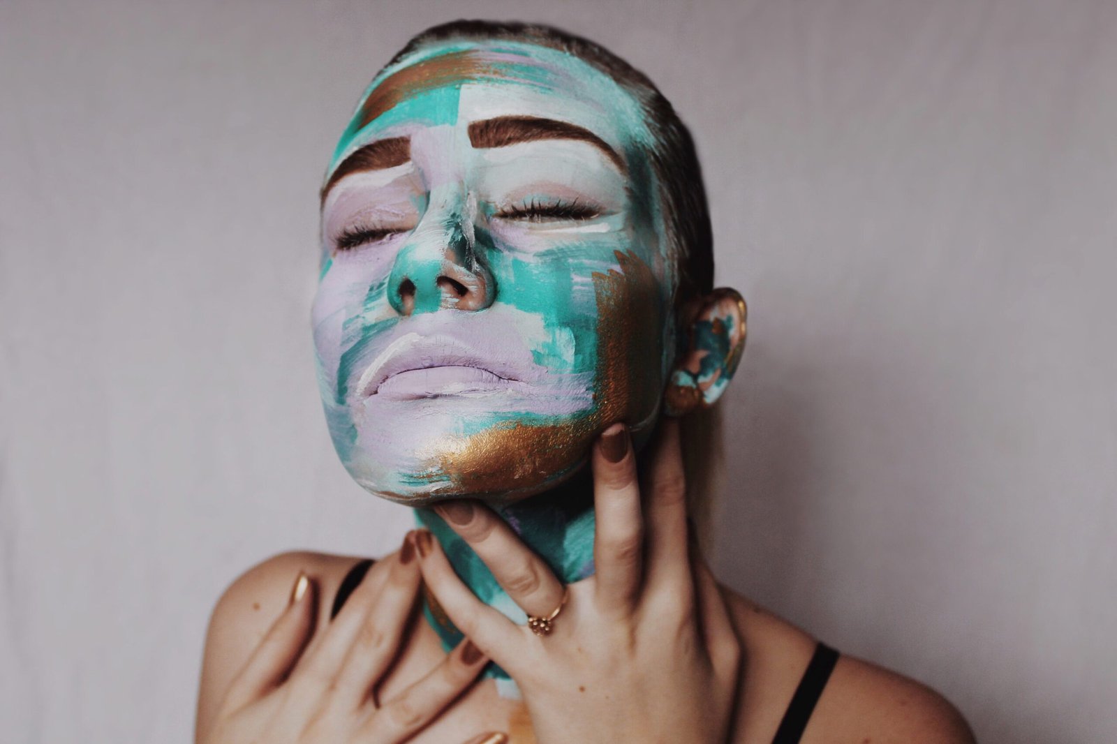 What You Should Know About Paints For Face