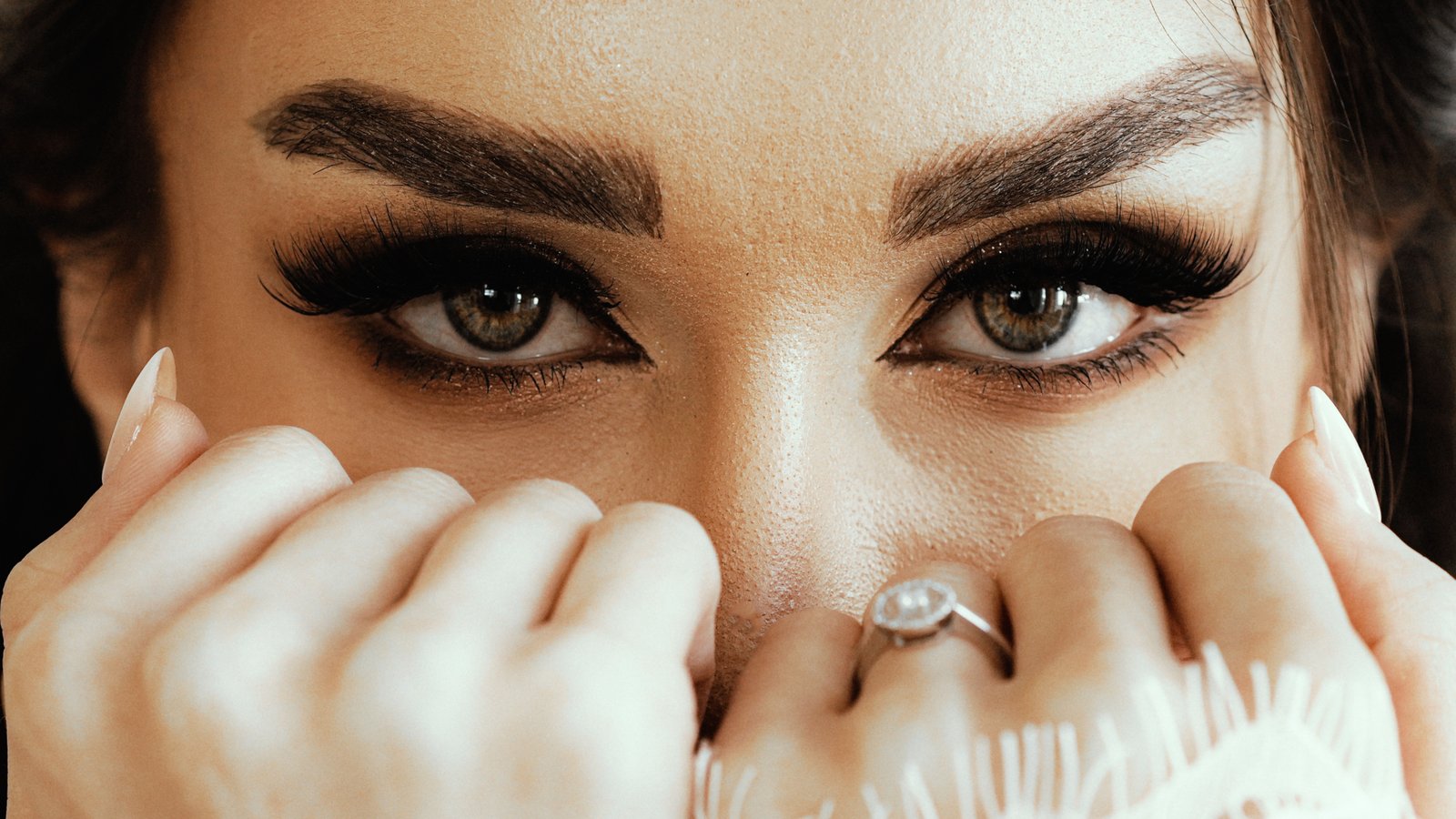 Woman's eye showing a soft, feathery wispy falsies lash look