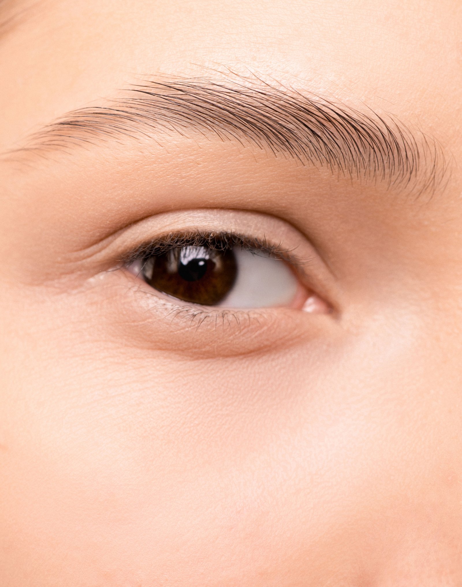 Fuller-looking defined eyebrows after consistent brow serum use