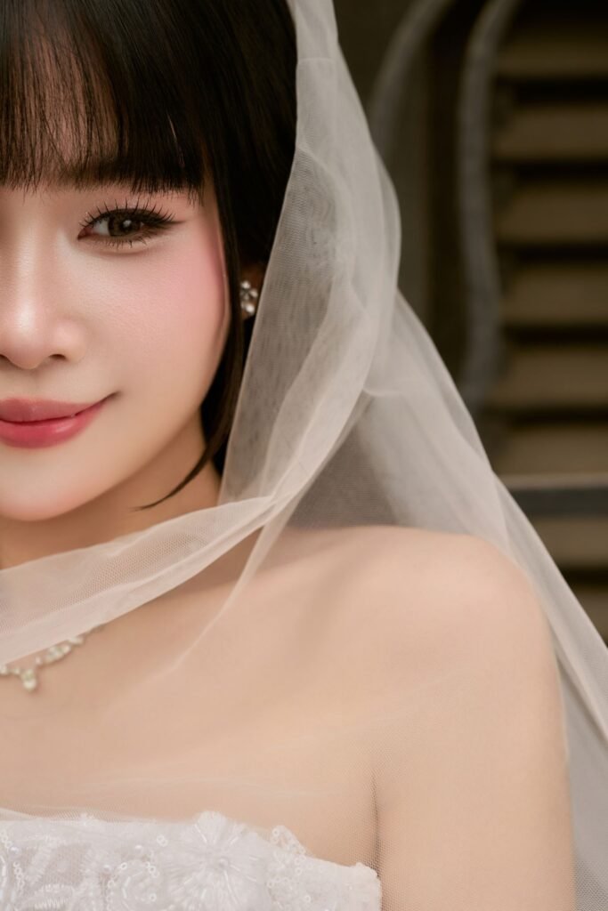 Bride with soft, natural lashes like Kiss cluster lashes can create