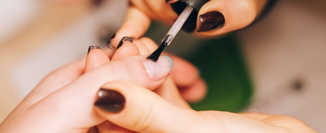 Kiss Vitabond Nail Glue: What To Know Before You Buy
