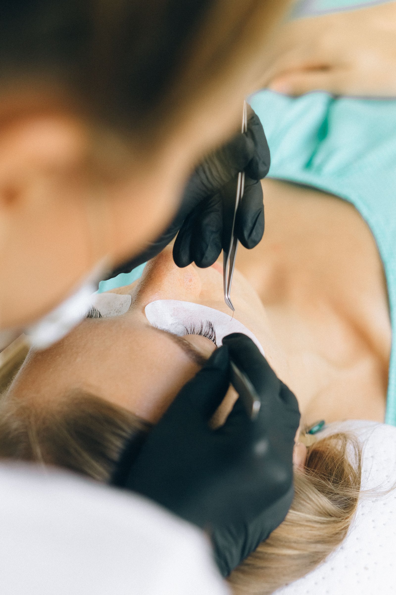 Silicone lash press tool being used to apply a strip lash