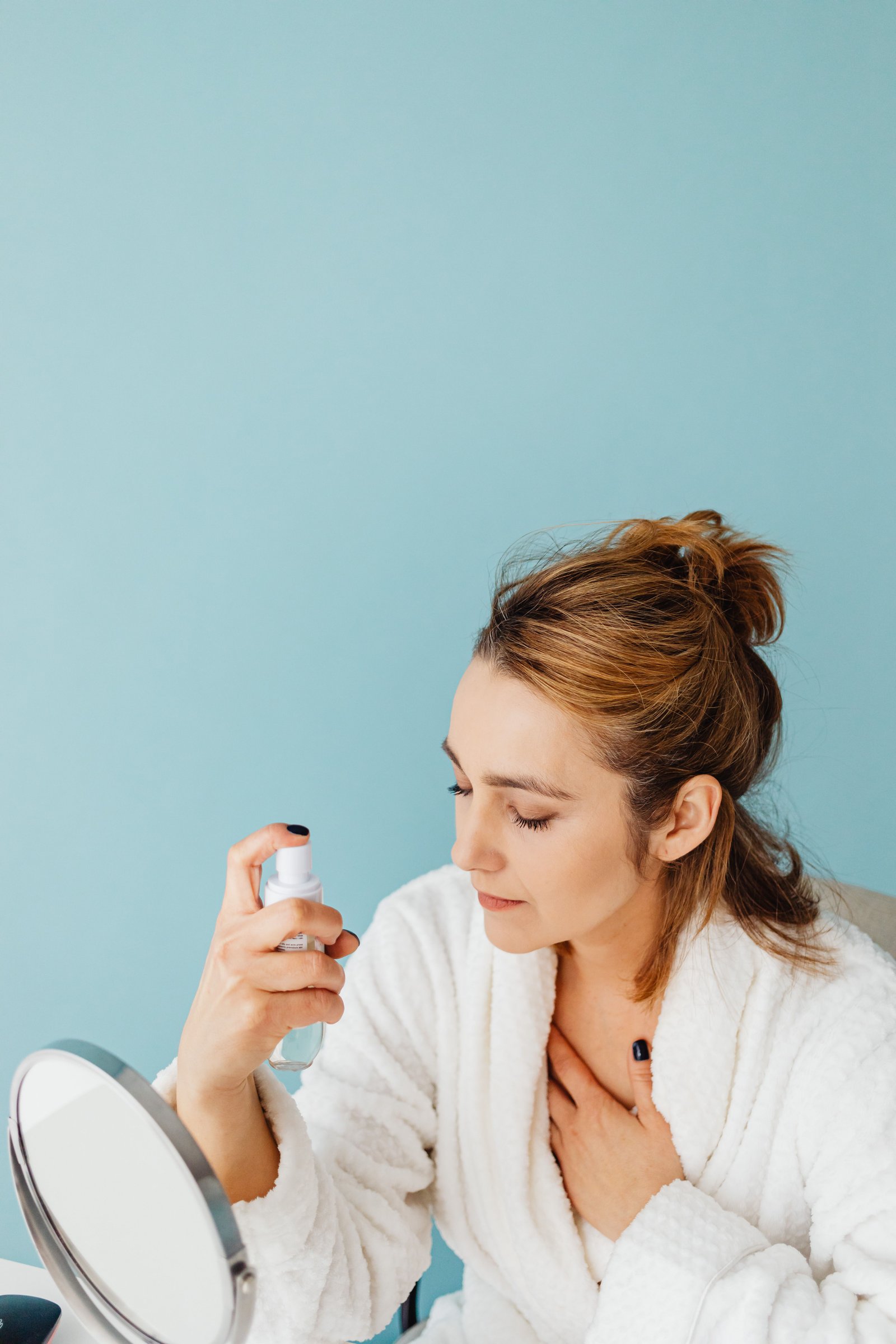 Pre-makeup skin prep technique using Mehron Barrier Spray