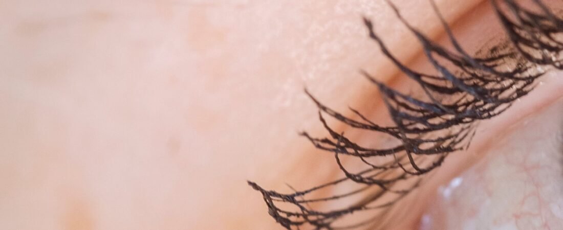 Natural Vs Dramatic Lashes: How To Pick Your Volume Level