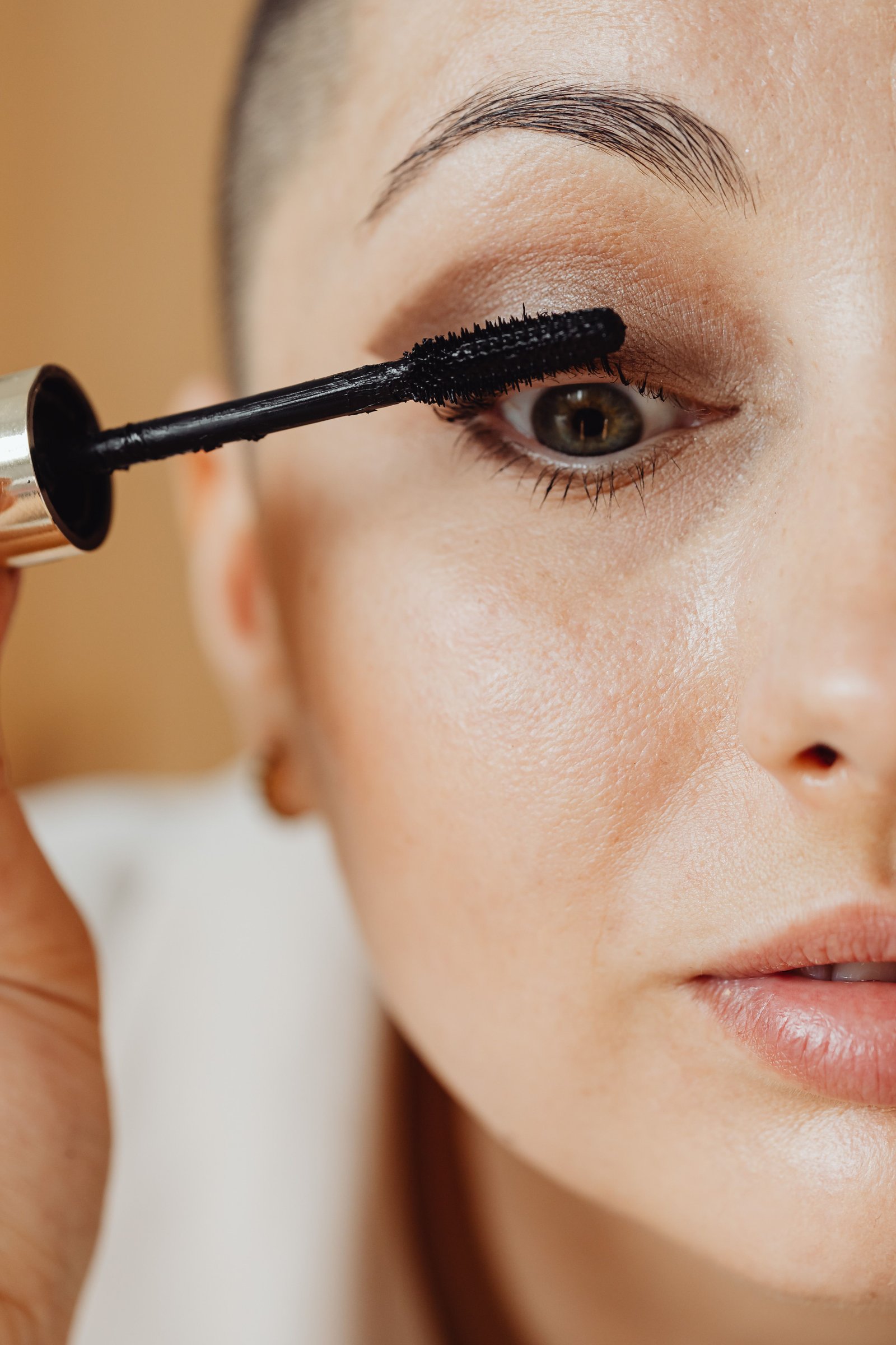 Curling technique used to enhance long natural eyelashes