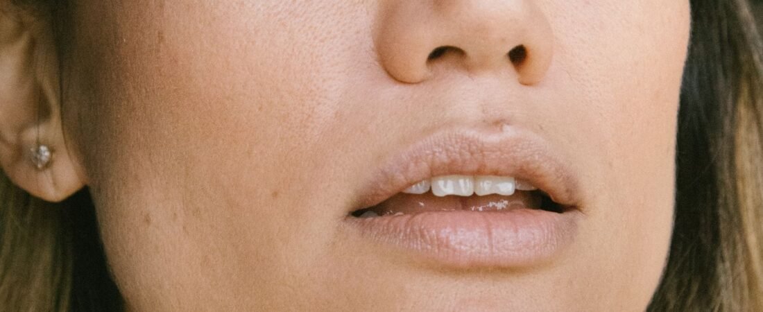 A Makeup Artist’s Guide To Lash Paradise Mystic Black